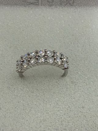 Espectacular anillo de plata de ley con Moissanita