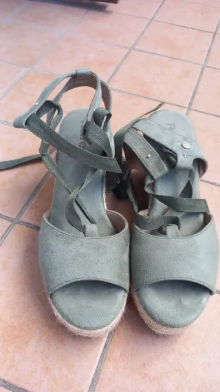 Sandali con zeppa verdi