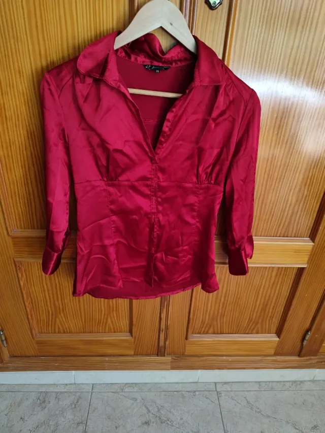 Elegante blusa roja