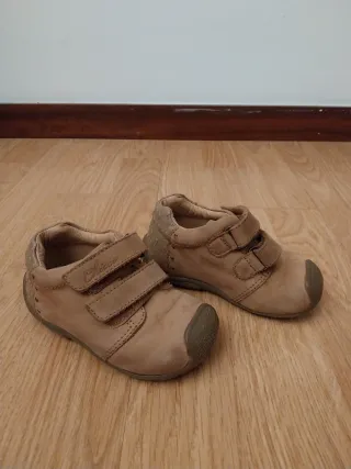 Sapatilhas Chicco bege com velcro
