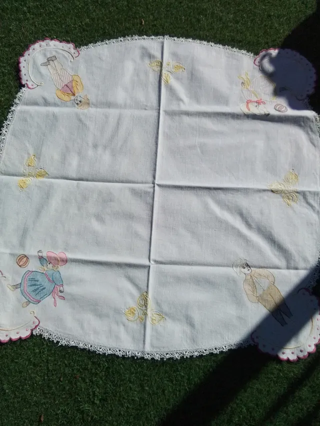 Mantel antiguo bordado