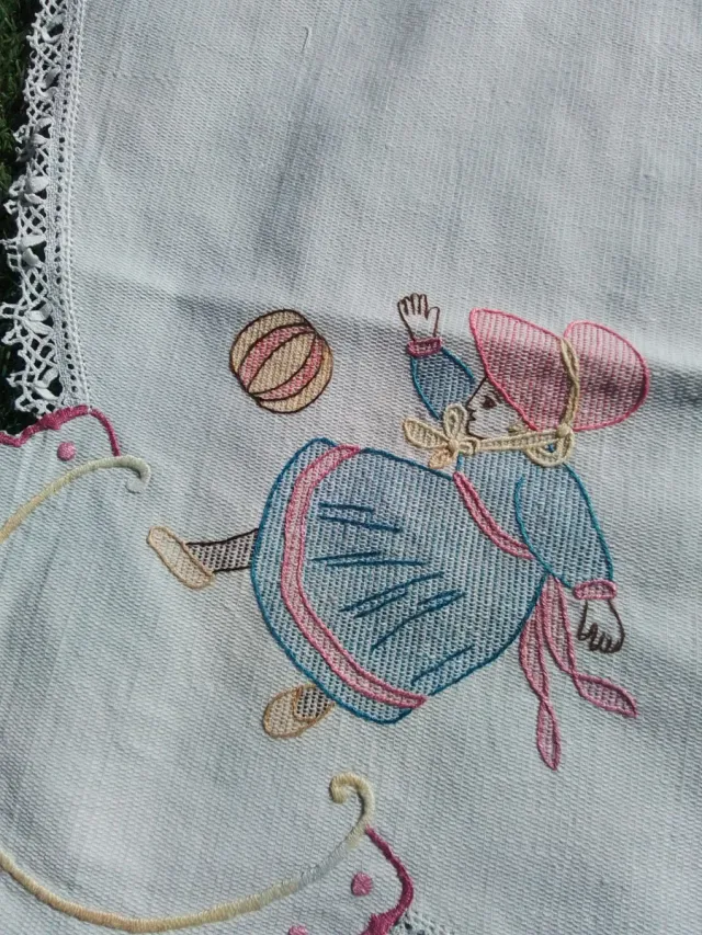 Mantel antiguo bordado