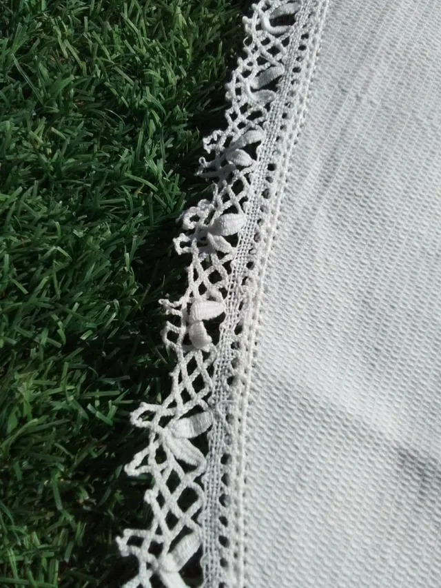 Mantel antiguo bordado