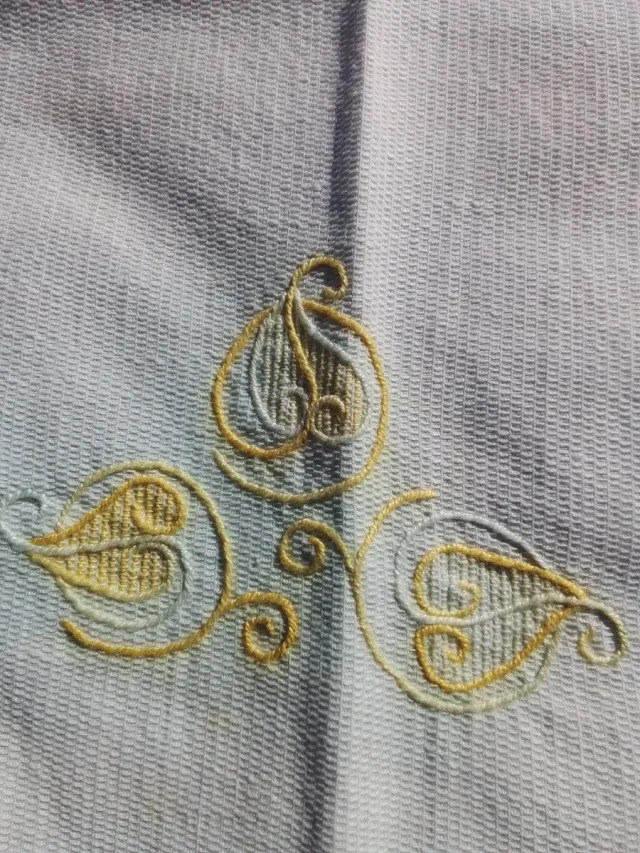 Mantel antiguo bordado