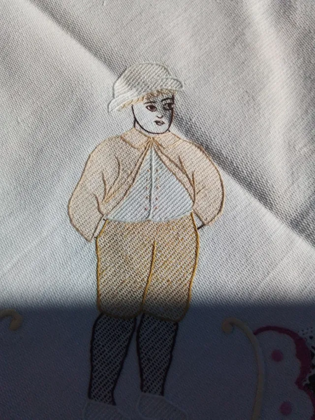 Mantel antiguo bordado