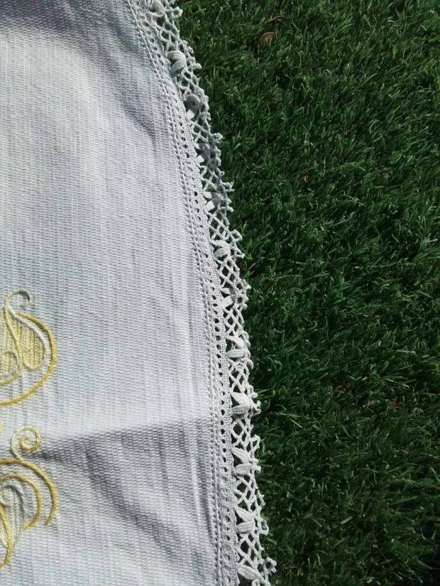 Mantel antiguo bordado