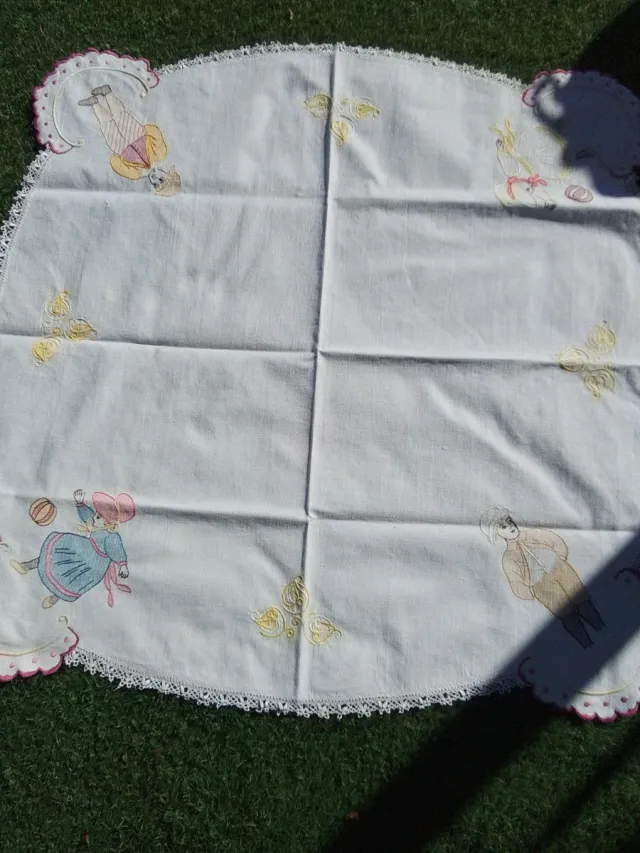 Mantel antiguo bordado