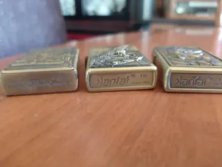 3 accendini a benzina con design dettagliati