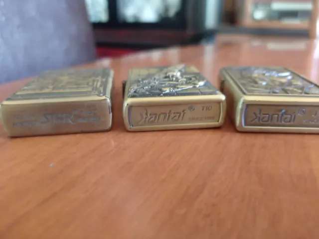 3 accendini a benzina con design dettagliati