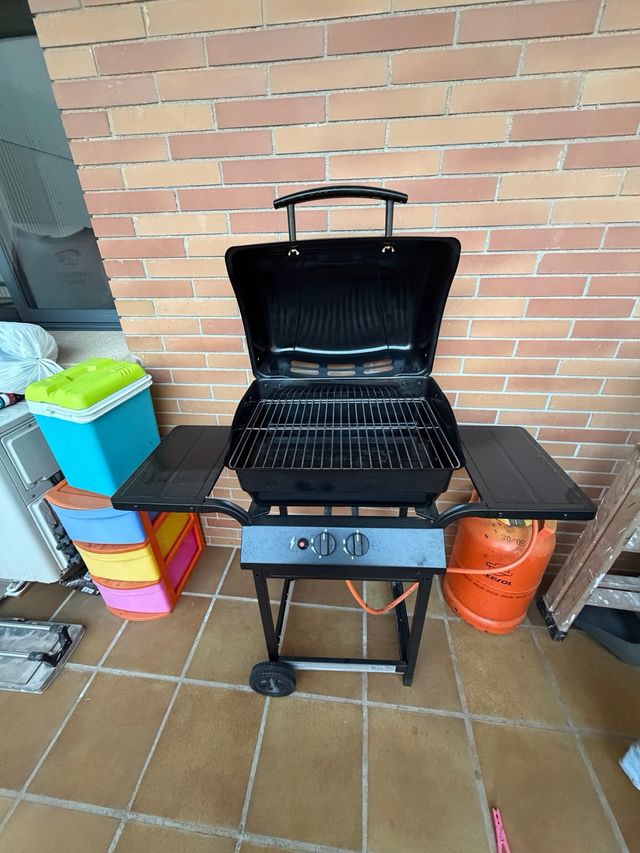 Barbecue a gas nero quasi nuovo