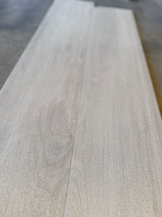 Azulejos imitacion madera gris claro