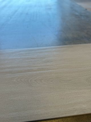 Azulejos imitacion madera gris claro