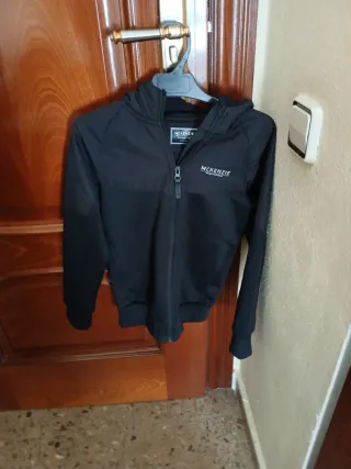 Chaqueta McKenzie Negra con Cremallera y Capucha