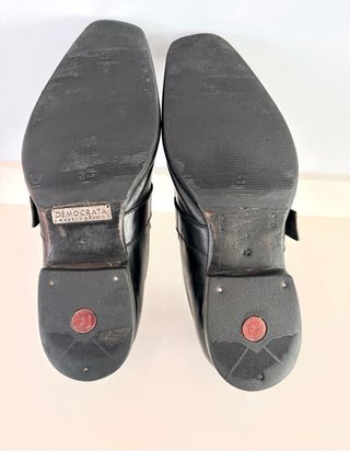 Zapatos de vestir negros con hebilla