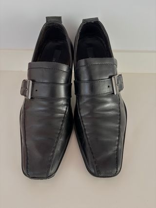 Zapatos de vestir negros con hebilla