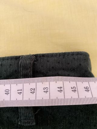 Falda verde con lunares y cremalleras