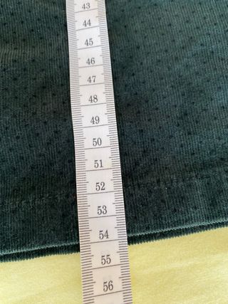 Falda verde con lunares y cremalleras