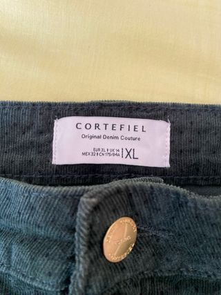 Falda verde con lunares y cremalleras