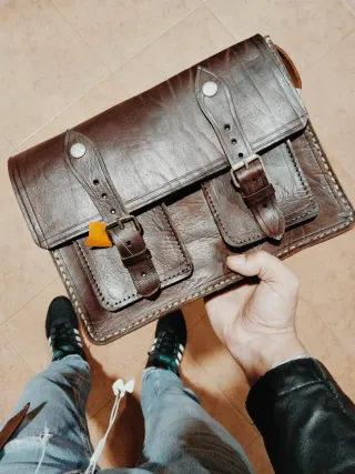 Maletín de cuero marrón