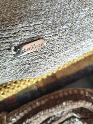 Bufandas y guantes sin estrenar