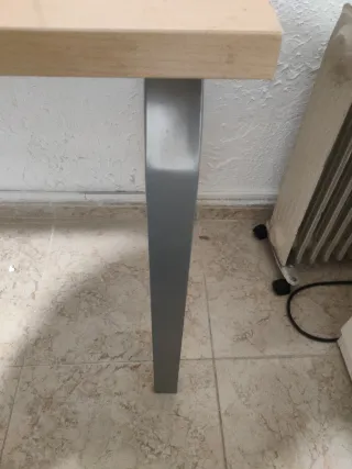 Tavolo da ufficio con cassetti