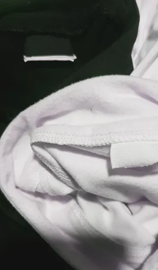 Camisetas térmicas blancas y negras