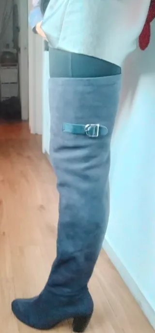 Botas altas negras con hebilla