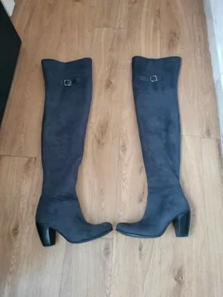 Botas altas negras con hebilla