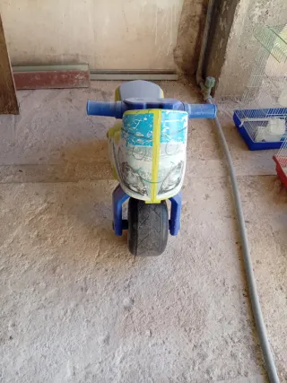 Moto de juguete para niño