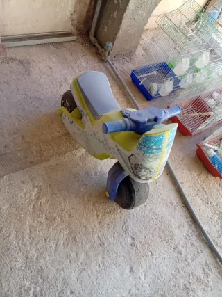 Moto de juguete para niño