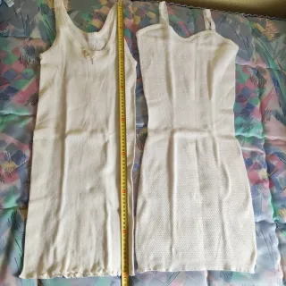 Camisetas interiores y combinación amarillo