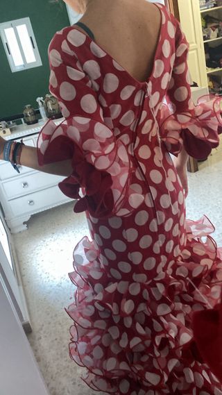 Traje de flamenca rojo con lunares blancos