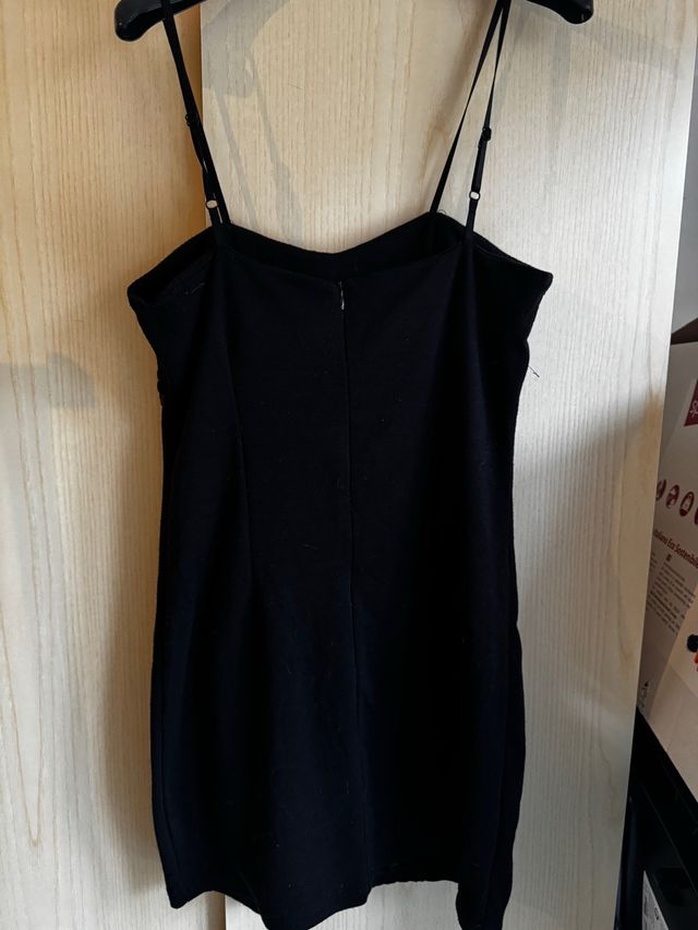 Vestito tubino nero con dettagli