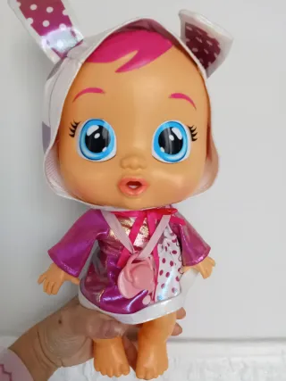 Bambola Cry Babies Coney con cappuccio