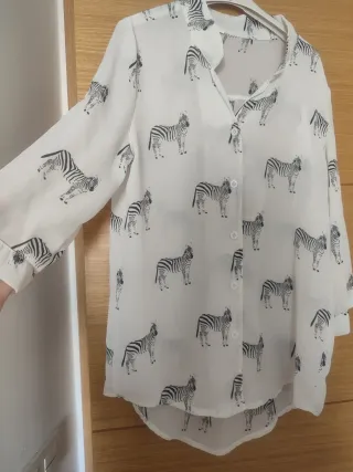 Camisa con estampado de cebras