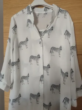 Camisa con estampado de cebras