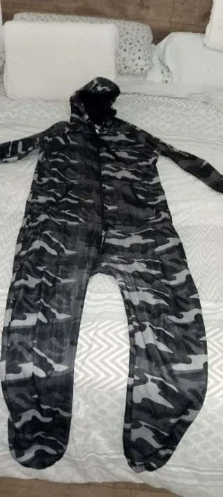 Pijama entero camuflaje hombre