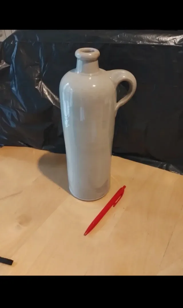 Bottiglia in ceramica con manico