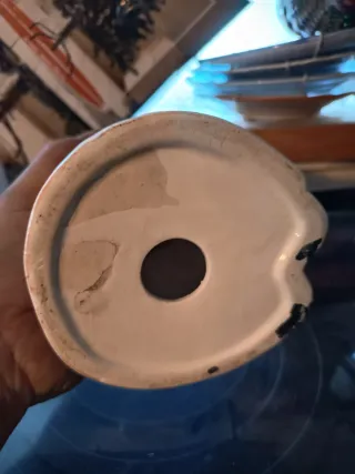 Statua nonna in ceramica bianca