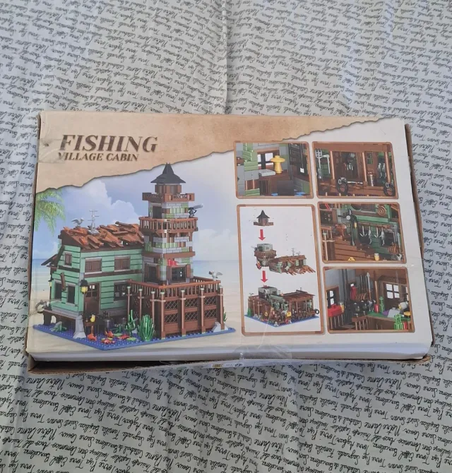 URGEAR Fishing Village Cabin 1831 piezas