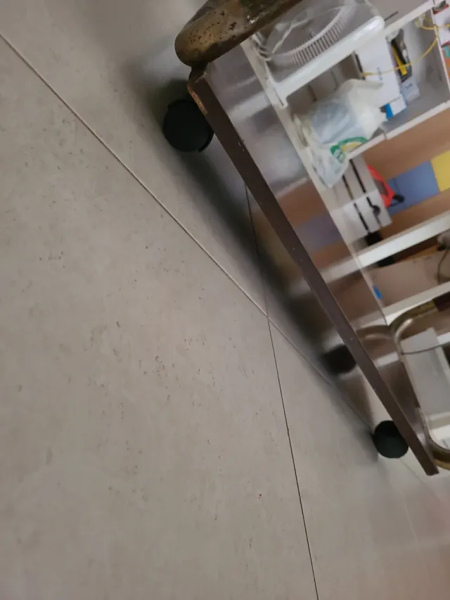 Estantería con ruedas