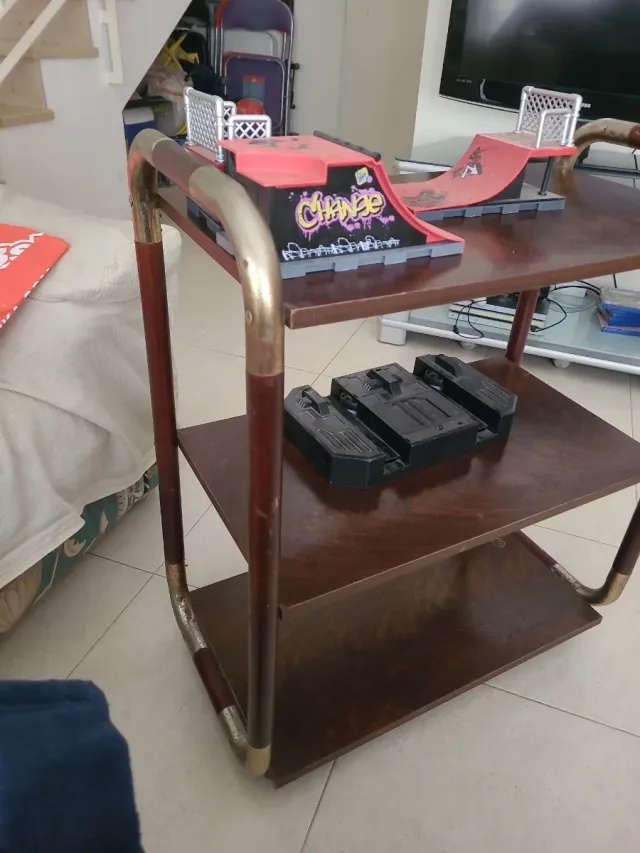 Estantería con ruedas