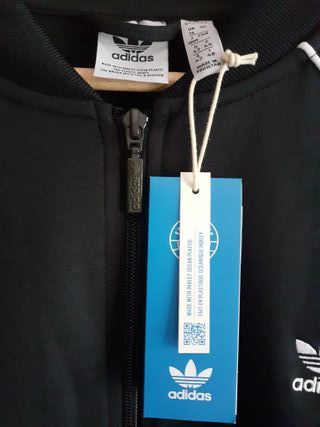 Sudadera Adidas negra etiquetada