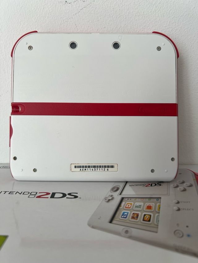 Pacchetto Nintendo 2DS + Pokemon Sole e Pokemon Luna