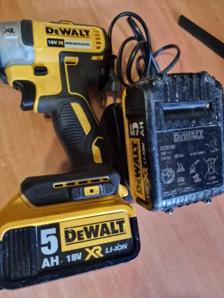 Atornillador de impacto DeWalt DCF887