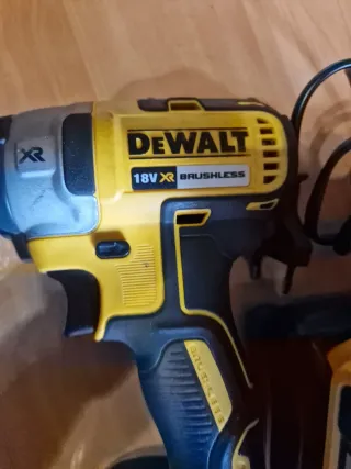 Atornillador de impacto DeWalt DCF887