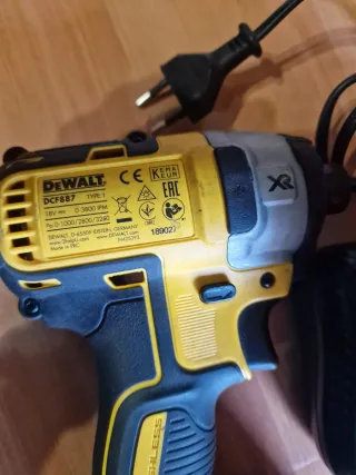 Atornillador de impacto DeWalt DCF887