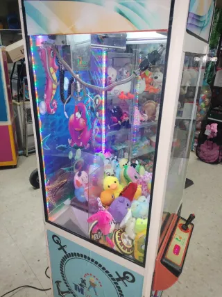 Máquina Grúa Expendedora con Peluches