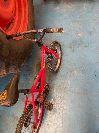 Bicicleta infantil roja