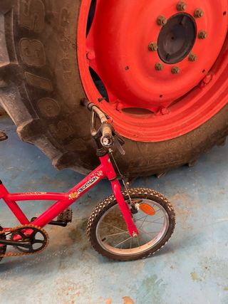 Bicicleta infantil roja